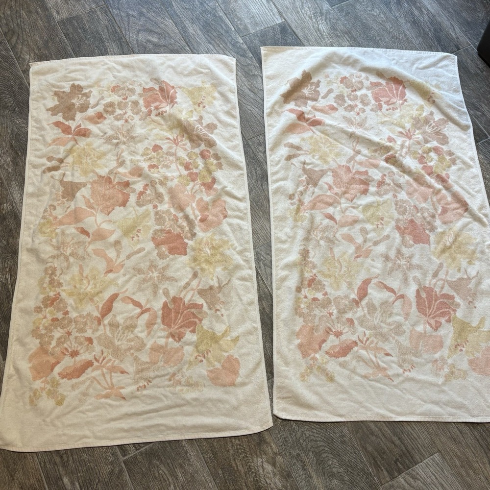 Vtg 1970s Utica JP Stevens Bath Towel Pair MCM 23x41 Floral Pink Cream Beige